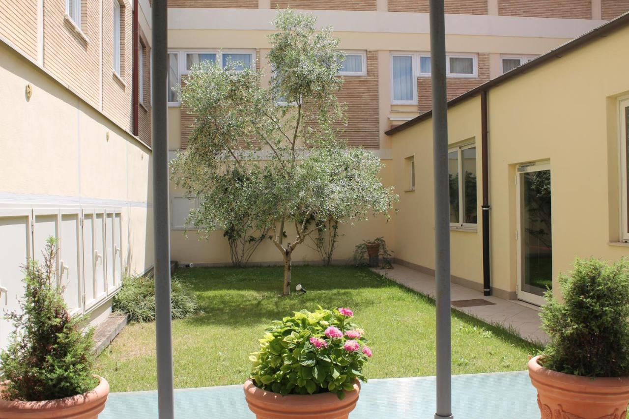 Casa Per Ferie San Juan De Avila Rome Exterior photo